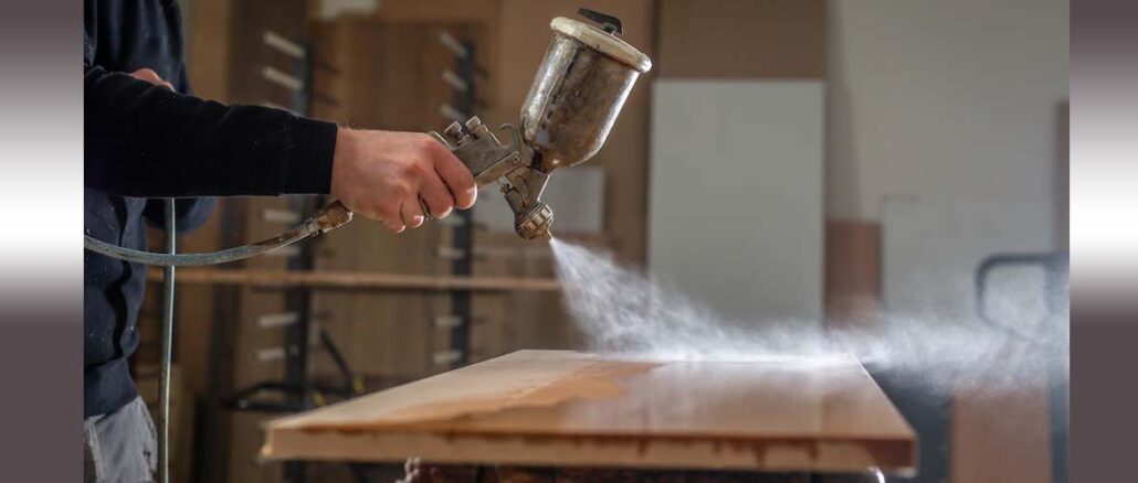 Odnawianie starych mebli drewnianych