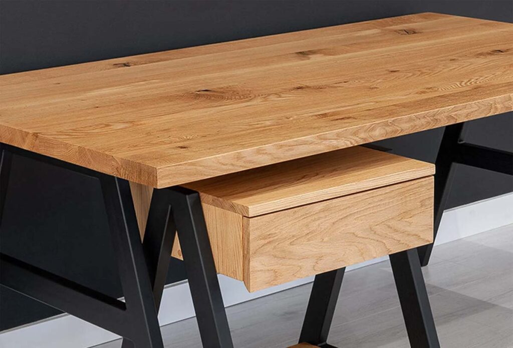 biurko drewniane
